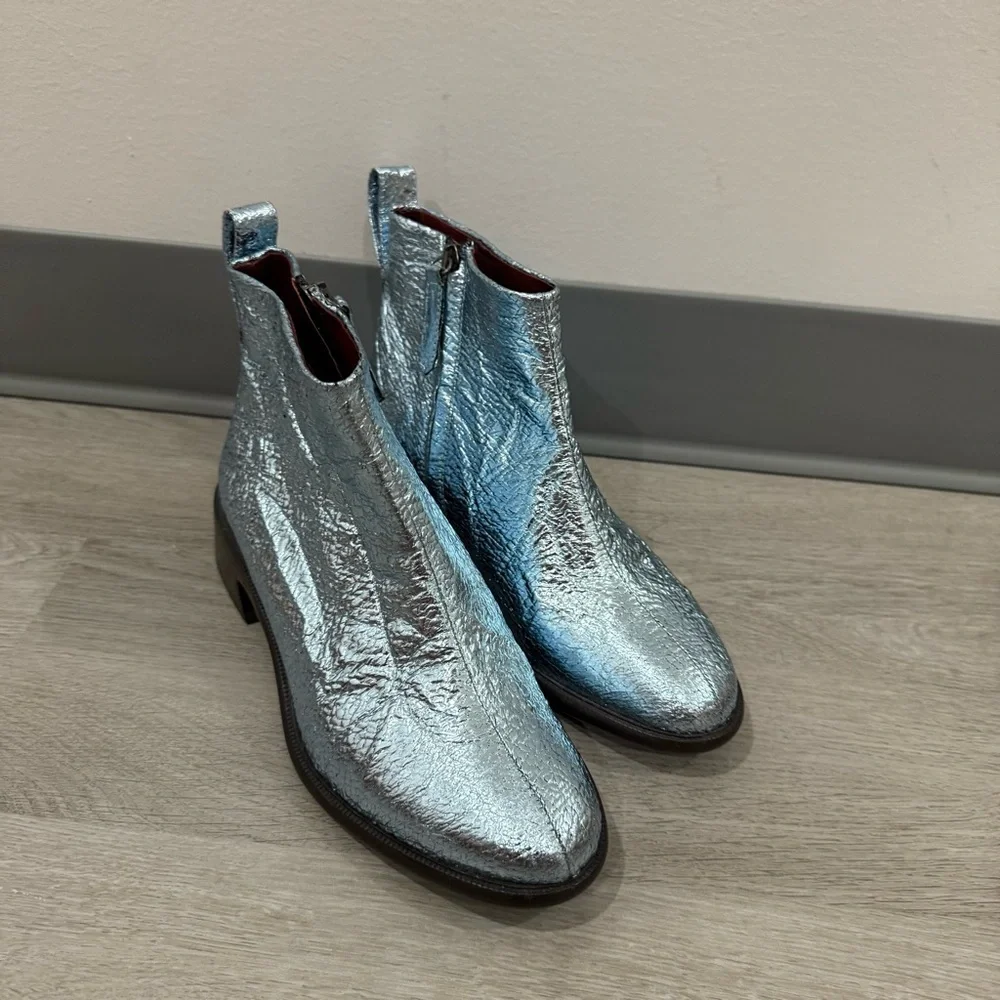 Sies Marjan Ankle Booties Ally in Metallic Crinkle Sky Blue